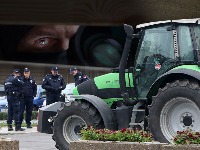 Poljoprivrednici tvrde: BIA dolazila u Mrčajevce i PRETILA PRIJAVAMA