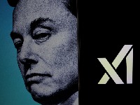 Zaposleni u firmi Ilona Maska RADIO 36 SATI BEZ SNA- internet EKSPLODIRAO (FOTO)