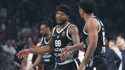 Pogledajte kako je Tajrik Džons reagovao na uvrede navijača (VIDEO)