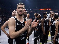 "Da mu pripališ tri šamara": Poznati borac udario na igrače Partizana, jednog posebno isprozivao (FOTO)