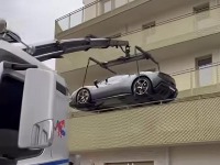 Parkirao "ferari" vredan 400.000 evra na terasi stana u Beču (VIDEO)