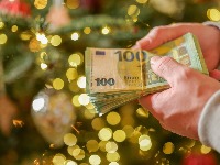 BAŠ PRED PRAZNIKE Država se zadužuje 450 miliona evra