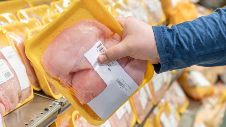 Nutricionistkinja otkriva na koje stavke treba obratiti pažnju prilikom kupovine piletine