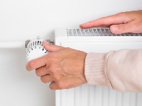 Ovo je NAJNIŽA TEMPERATURA na termostatu za grejanje kako biste sprečili zamrzavanje cevi bez većih računa za struju 