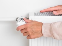 Doktori upozoravaju na temperaturu u sobama: Podesite termostat i spasite se od VLAGE I VIRUSA