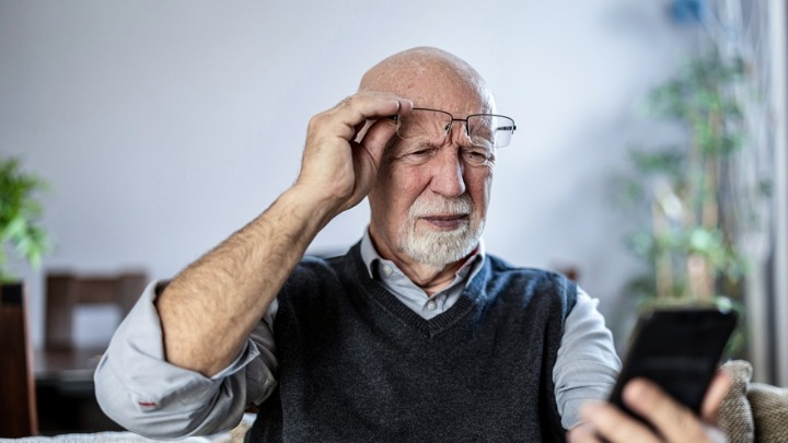 Ratnom veteranu (88) ODUZELI PENZIJU, morao je da radi da bi preživeo, a onda mu je legla uplata od MILION DOLARA (FOTO)