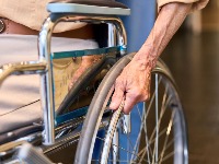 ŠOK U BEOGRADU Žene u invalidskim kolicima se potukle! A onda je jedna gospođa ustala... (VIDEO)