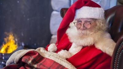 Stavio na kuću natpis da Deda Mraz ne postoji - odmah ZVALI POLICIJU