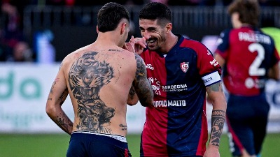 Šok poraz Rome: Kaljari slavio sa igračem više