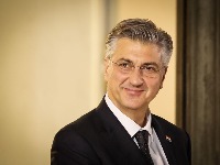 Plenković usred Pariza ishvalio Tompsona!