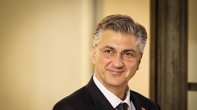 Plenković usred Pariza ishvalio Tompsona!