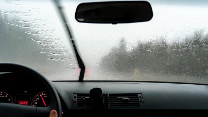 Izbacite OVE 3 stvari iz automobila tokom zime i rešićete veliki problem