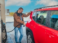 Evo kako da SMANJITE potrošnju GORIVA: Rasipa se zbog NEMARA VOZAČA 