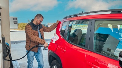 Evo kako da SMANJITE potrošnju GORIVA: Rasipa se zbog NEMARA VOZAČA 