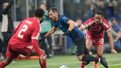 Liverpul sa penala srušio Inter, Barseloni neočekivani junak doneo pobedu