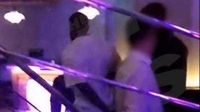 Engleski reprezentativac uhapšen: Fudbaler izveden iz londonskog bara (FOTO, VIDEO)