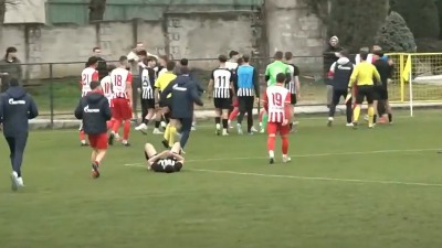 Tuča nakon derbija: Fudbaleri Partizana i Zvezde se žestoko sukobili (VIDEO)