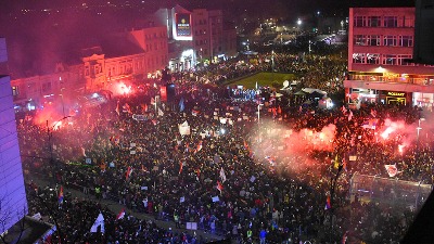 HIT transparent sa protesta: Ukrštene reči koje su pobrojale sve skandale ove vlasti (FOTO)