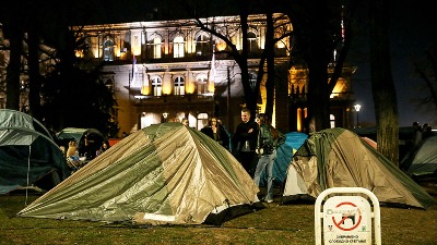 SRCE: Kako na besmislene konsultacije - na merdevine, pa preko balkona...ne,ovo nije prvoaprilska šala