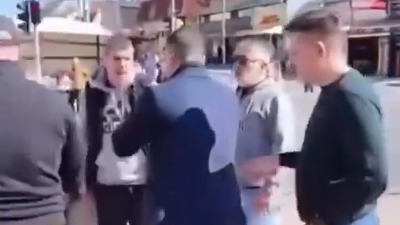 Naprednjaci ga udarali, a kad im je uzvratio uhapšen (VIDEO)