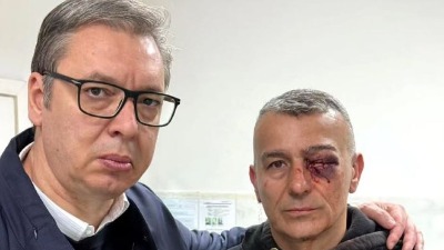 Oglasio se policajac koji je povređen sinoć ispred RTS-a