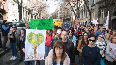 Srbiji nedostaje 80.000 prosvetara, a vlast otpušta skoro 2.000 nastavnika!