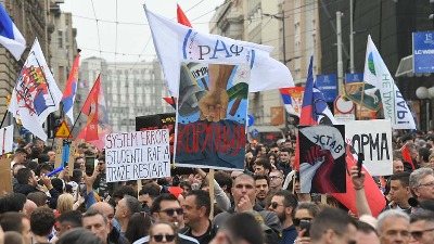 Rojters: Demonstranti preplavili Beograd, jedan od najvećih antivladinih skupova