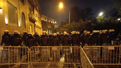 Zašto više NE SMEŠ da priđeš policajcu u Srbiji?