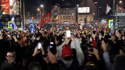 Švajcarci pišu: Vučić sve bespomoćniji, ne zna kako da zaustavi proteste