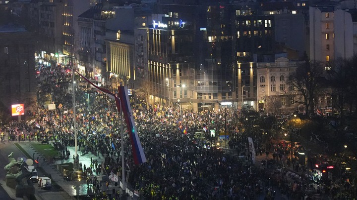Štampa na NEMAČKOM O PROTESTIMA: Ljudi se vraćaju na ulice - sa zaštitom za uši