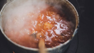 Gulaš kao iz bakine kuhinje, ali sa tajnim dodatkom: Jedan slatki sastojak menja sve