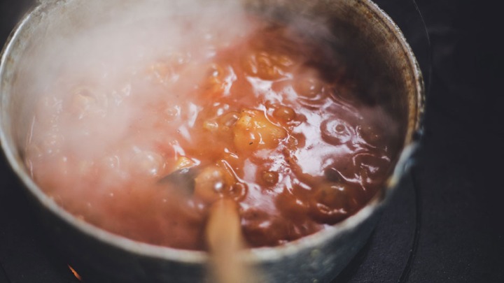 Gulaš kao iz bakine kuhinje, ali sa tajnim dodatkom: Jedan slatki sastojak menja sve