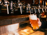 Neurolog upozorava da od OVE godine života ne bi smeli više da pijete pivo: "Postoji razog zašto je OPASNO"