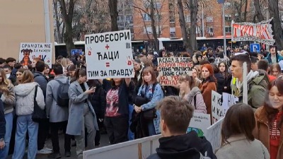 Oglasili se roditelji učenika Devete gimnazije posle uvođenja prinudne uprave Oglasili se roditelji učenika Devete gimnazije posle uvođenja prinudne uprave