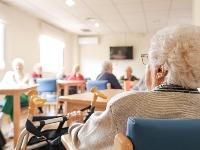 STARAČKI DOMOVI POSTALI LUKSUZ! Cene skočile do neba, penzije to ne mogu da prate