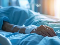 Medicinska sestra otkrila zašto je PRESTALA DA SE PLAŠI SMRTI: Negovala sam pacijenta i onda se desilo nešto... (VIDEO)