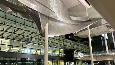 ČEKAJU LET VIŠE OD 20 SATI Putnici iz Srbije zarobljeni na aerodromu u Londonu!