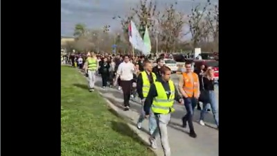 Studenti u NS protestuju ispred MUP-a: Svi za jednog, jedan za svi (FOTO, VIDEO)