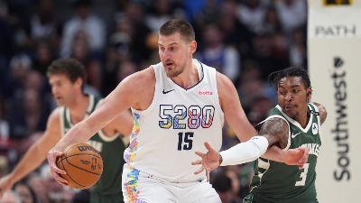 Jokić se tripl-dablom vratio: Ubacio 39 poena i srušio Milvoki (VIDEO)
