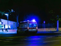 Muškarac iz Zemuna TEŠKO povređen: Na njega pao auto sa dizalice
