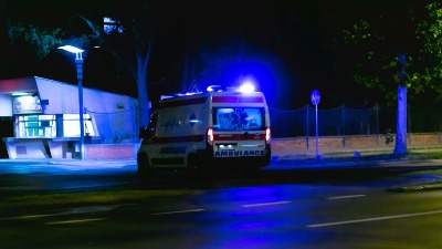 Na Novom Beogradu sudar vatrogasnog vozila i automobila: Tri osobe prevezene u bolnicu