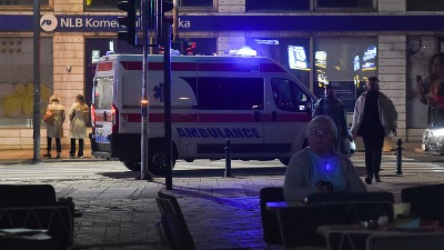 Požar na Voždovcu: Mladić (18) prebačen na reanimaciju u UC