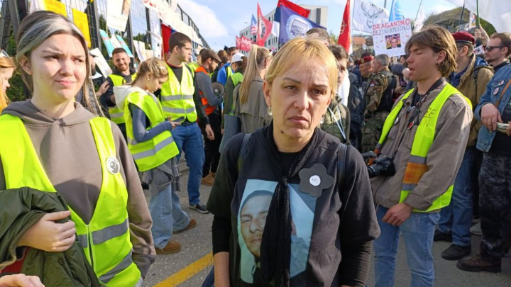 Majka mladića poginulog u padu nadstrešnice otišla iz Srbije: Strahujem za svoju bezbednost