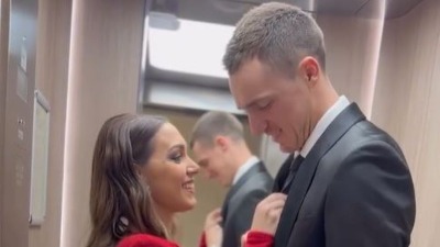"Gori more, tope se planine": VRELA FOTKA našeg poznatog sportskog para "ZAPALILA" mreže
