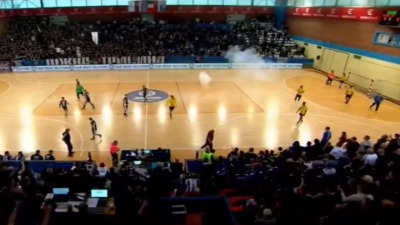 Grobari gađali rukometaše AEK-a topovskim udarima (VIDEO)