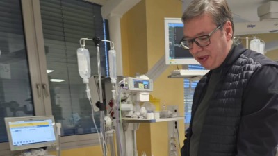 Vučić već u bolnici: Drži za ruku Jasminu Obradović (FOTO)