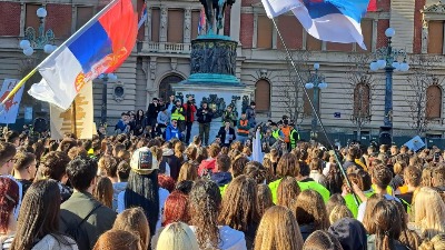 Studenti na Terazijama: Doček uz crveni tepih za srednjoškolce koji su pešačili do Niša (FOTO, VIDEO)