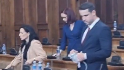 Posle haosa u Skupštini poslanici opozicije očistili salu (VIDEO)