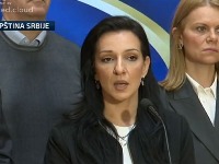 Tepić objavila sliku ispred Skupštine i tvrdi da je na njoj zvučni top (FOTO)