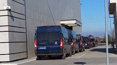 "Od koga policija čuva RTV i po čijem nalogu onemogućava zaposlene da rade?" (FOTO)